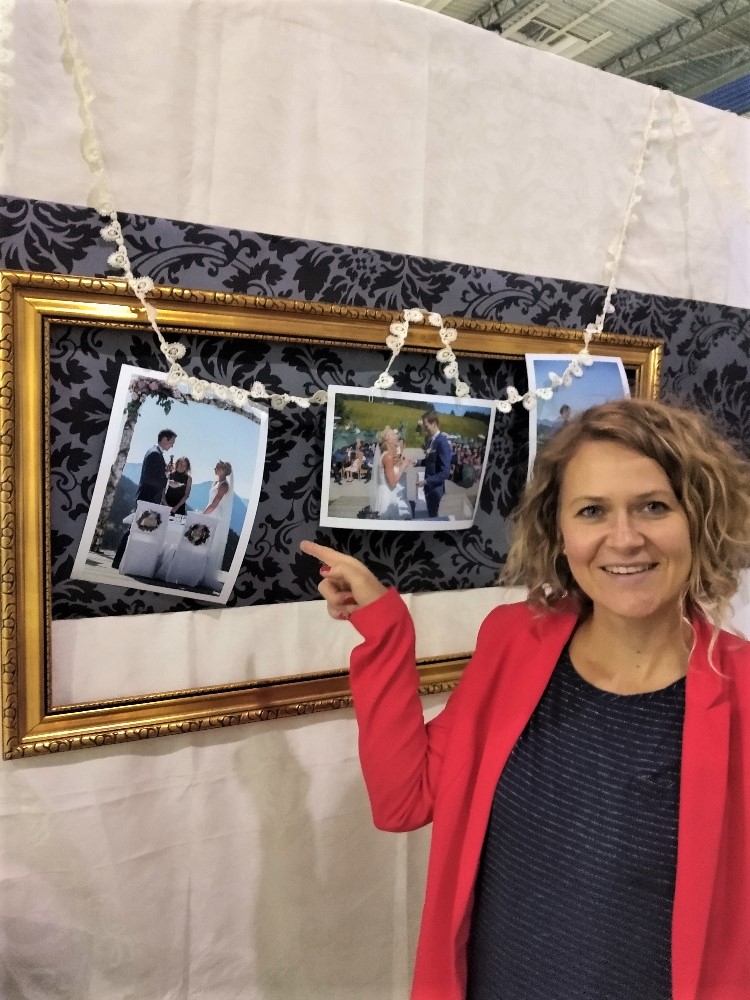 Messestand 2019: Bilder von freien Trauungen mit Rednerin Ingrid